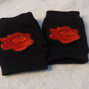 Vintage Rose Embroidered Knit Fingerless Gloves